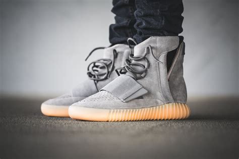 adidas Yeezy Boost 750 Hellgrau Im Dunkeln leuchten 